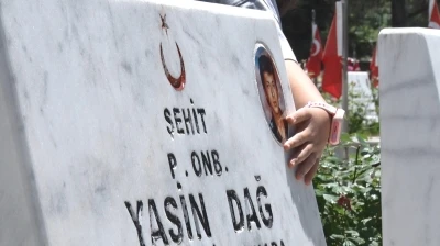 Şehit babalarının buruk Babalar G&uuml;n&uuml;: "O bize gelemiyor, biz ona geldik"
