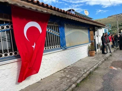 Şehit pilotun İzmir&rsquo;deki evinde yas
