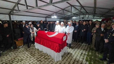 Şehit polis memuru tekbirlerle toprağa verildi
