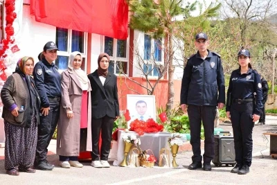Şehit polisin adı memleketi Feke&rsquo;de okula verildi
