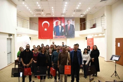 Şehit yakınları ve gaziler i&ccedil;in "Ay Yıldız" korosu kuruldu
