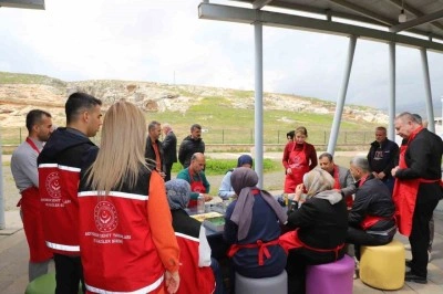 Şehit yakınları ve gaziler, Perre Antik Kenti&rsquo;nde ebru sanatıyla buluştu