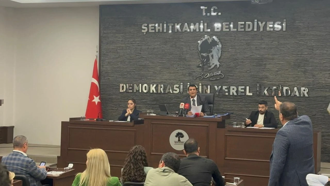 Şehitkamil Belediye Meclisi’nde Gergin Anlar: “Namussuz” Tartışması Büyüdü