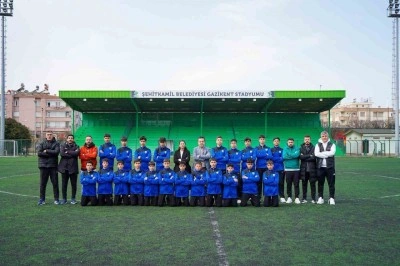 Şehitkamil Belediyespor U14 Takımı T&uuml;rkiye Şampiyonası i&ccedil;in Şanlıurfa&rsquo;ya uğurlandı