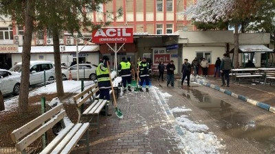 Şehitkamil&rsquo;de kar ve buzlanmaya karşı kesintisiz m&uuml;cadele