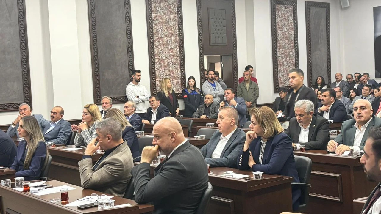 Şehitkamil Meclisinde Şerefsiz” Tartışması Yeniden Alevlendi