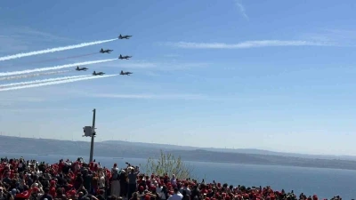 Şehitler Abidesi&rsquo;nde T&uuml;rk Yıldızları g&ouml;sterisi nefesleri kesti
