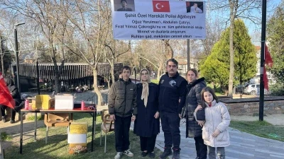Şehitler i&ccedil;in mevlit şekeri dağıttı
