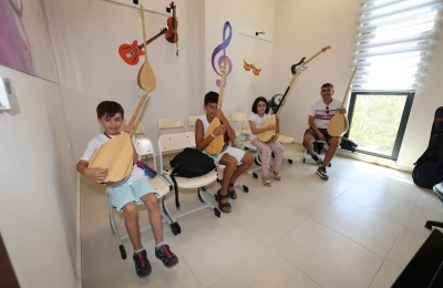 Şehzadeler Belediyesi&rsquo;nde yeni d&ouml;nem m&uuml;zik kursları başlıyor
