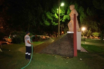 Şehzadeler&rsquo;de gece sulama d&ouml;nemi
