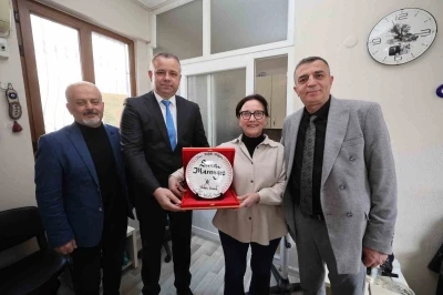 Şehzadeler&rsquo;de kadın muhtarlara 8 Mart ziyareti
