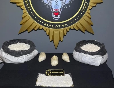 Şeker &ccedil;uvallarından 3 kilo uyuşturucu &ccedil;ıktı
