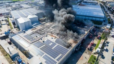 Şekerleme fabrikasındaki yangın dronla g&ouml;r&uuml;nt&uuml;lendi
