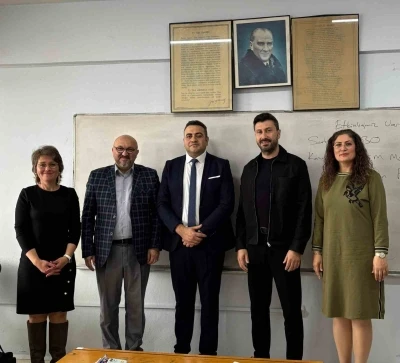 Sekt&ouml;r&uuml;n uzman isimleri &ouml;ğrencilerle buluştu
