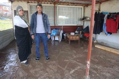 Sel sularının bastığı evi zarar g&ouml;ren kadın afet esnasında yaralandı
