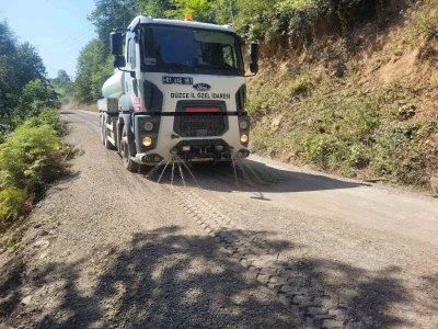 Şelaleye giden yolda hummalı çalışma

