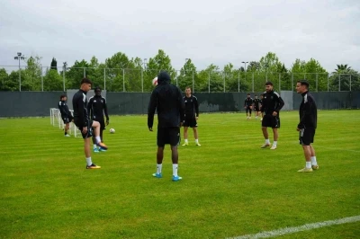 Sel&ccedil;uk İnan: "Saha i&ccedil;i bizim namusumuz"

