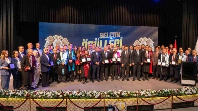 Sel&ccedil;uk &Uuml;niversitesinde başarıya katkı sağlayanlar onurlandırıldı
