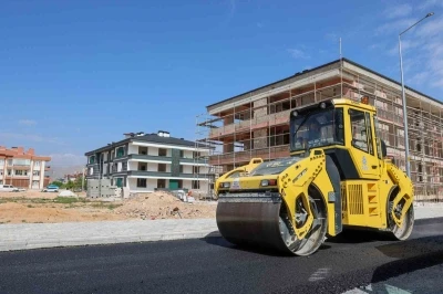 Sel&ccedil;uklu&rsquo;da asfalt sezonu başladı
