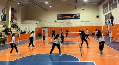 Selendi&rsquo;de 8 Mart D&uuml;nya Kadınlar G&uuml;n&uuml;&rsquo;ne &ouml;zel voleybol turnuvası
