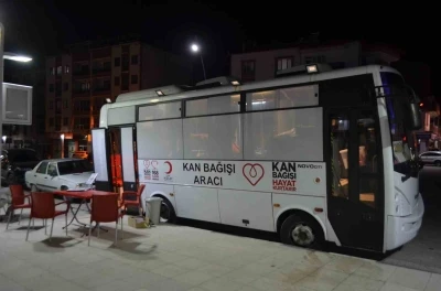 Selendi&rsquo;de gece kan bağışı seferberliği
