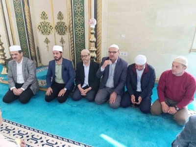 Selendi&rsquo;de hacı adayları dualarla uğurlandı
