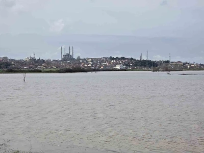 Selimiye Camii, g&ouml;le d&ouml;nen tarlalardan İstanbul&rsquo;daki Sultanahmet&rsquo;i andırdı
