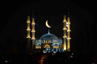 Selimiye&rsquo;nin &uuml;zerinde hilal b&uuml;y&uuml;ledi
