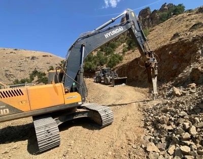 Şemdinli’de iki mezraya yeni yol yapılıyor
