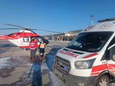 Şemdinli&rsquo;de sıcak su yanığı olan bebek helikopter ambulansla Van&rsquo;a sevk edildi
