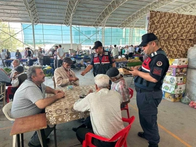 Semt pazarında vatandaşlara dolandırıcılık uyarısı
