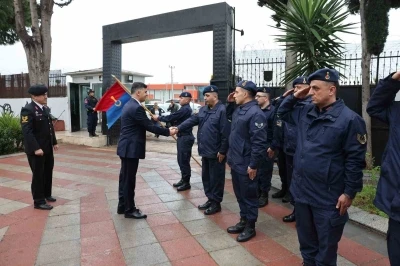 Şener, bayramda g&ouml;rev başındakileri ve şehit ailelerini unutmadı
