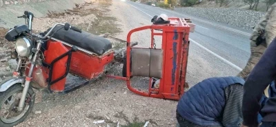 Sepetli motosiklet devrildi: 1 yaralı
