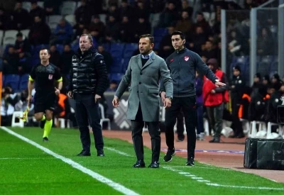 Sergen Yalçın, Okan Buruk’a karşı üstün
