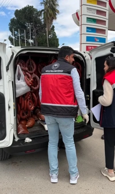 Serik&rsquo;te 176 kilogram tarihi ge&ccedil;miş sucuk ele ge&ccedil;irildi
