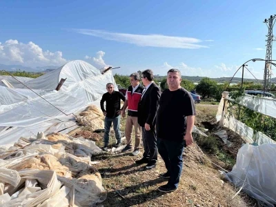 Serik’te yağıştan zarar gören seralarda hasar tespit çalışması başladı
