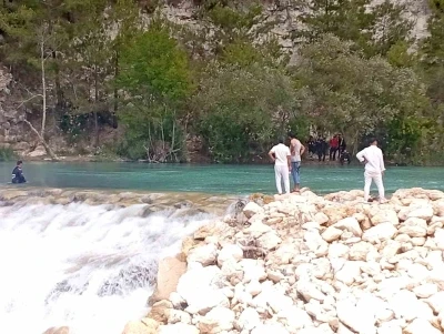 Serinlemek i&ccedil;in girdiği &ccedil;ayda kaybolan gen&ccedil; i&ccedil;in arama &ccedil;alışmaları başlatıldı
