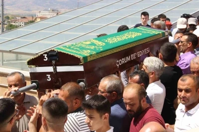 Serinlemek için girdiği denizde boğulan genç toprağa verildi
