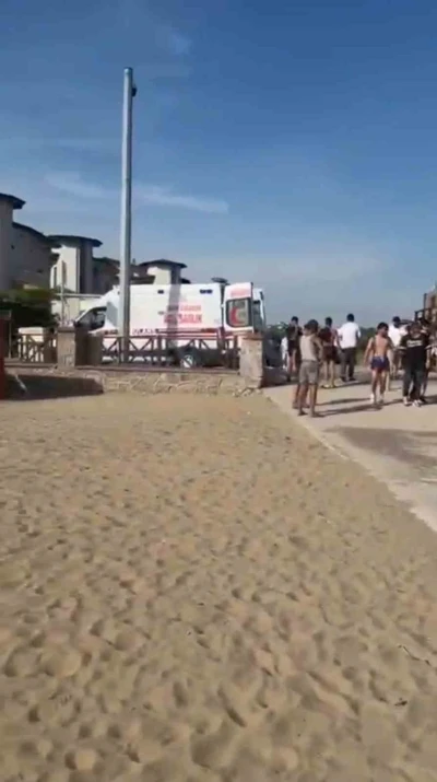 Serinlemek i&ccedil;in girdiği denizde boğuldu, kardeşi hastaneye kaldırıldı
