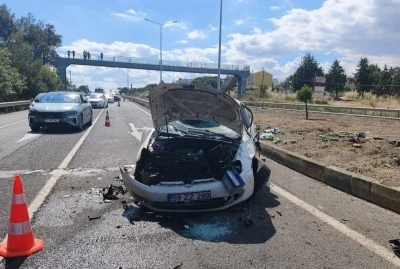 Şerit ihlali yaparak ortalığı savaş alanına &ccedil;evirdi, yakalanınca baygınlık ge&ccedil;irdi
