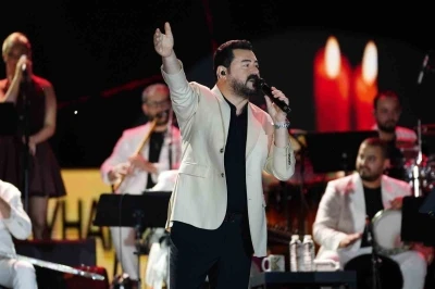 Serkan Kaya&rsquo;dan Manisa&rsquo;da muhteşem konser
