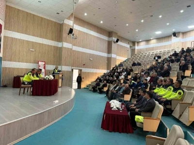 Servis şoförlerine yönelik güvenli trafik eğitimi
