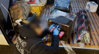 Ses sistemi i&ccedil;erisinde uyuşturucu sevkiyatı narkotik k&ouml;peğine takıldı
