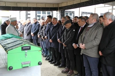 Sevdenur G&uuml;l&ccedil;i&ccedil;ek, son yolculuğuna uğurlandı
