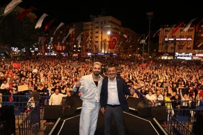Sevilen sanat&ccedil;ı Sefo Denizli&rsquo;yi salladı
