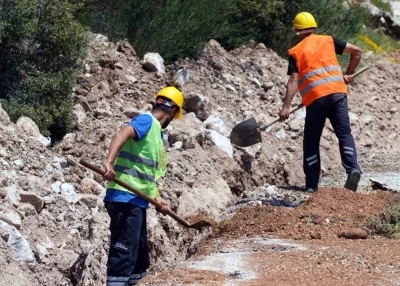 Seydikemer &Ccedil;atak Mahallesi i&ccedil;me suyu isale hattı yenileniyor
