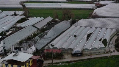 Seydikemer&rsquo;de hortum, fırtına ve dolu seraları vurdu
