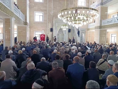 Şeyh Muhammed Kazım Camii ve K&uuml;lliyesi ibadete a&ccedil;ıldı
