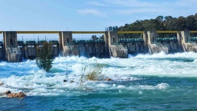 Seyhan Barajı&rsquo;nda kapaklar a&ccedil;ıldı: &Ccedil;ağlayan sular Seyhan Nehri ile buluştu

