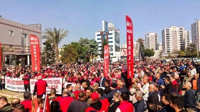 Seyhan Belediyesi&rsquo;nde iş&ccedil;i isyanı: Y&uuml;zde 3 zam teklifine tepki
